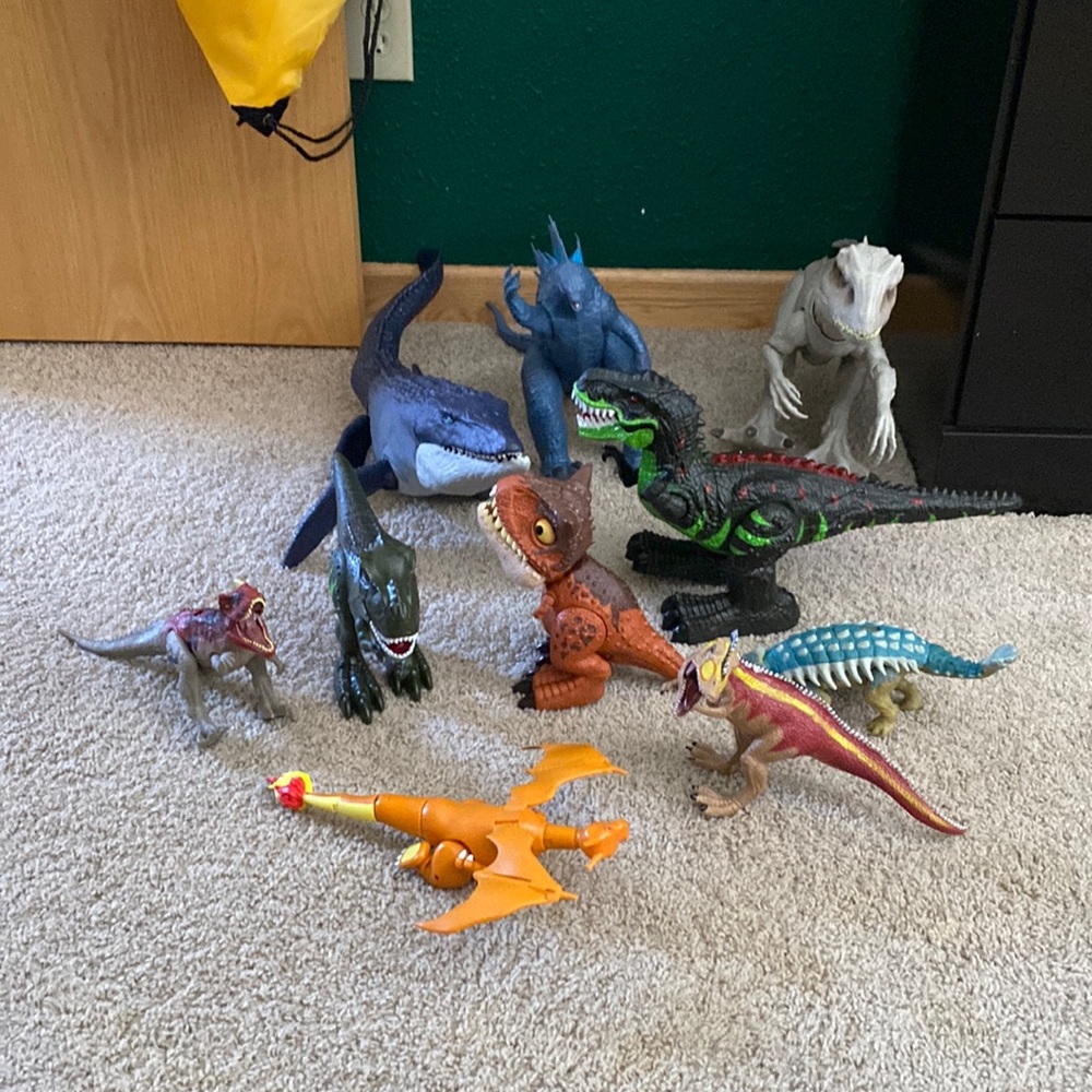 Jurassic world toy lot